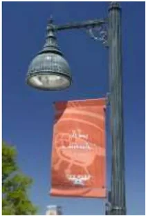 A photo of a street light.