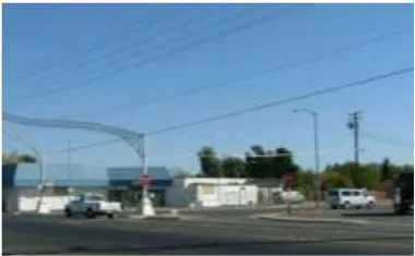 A photo of the Rio Linda archway facing across M St.