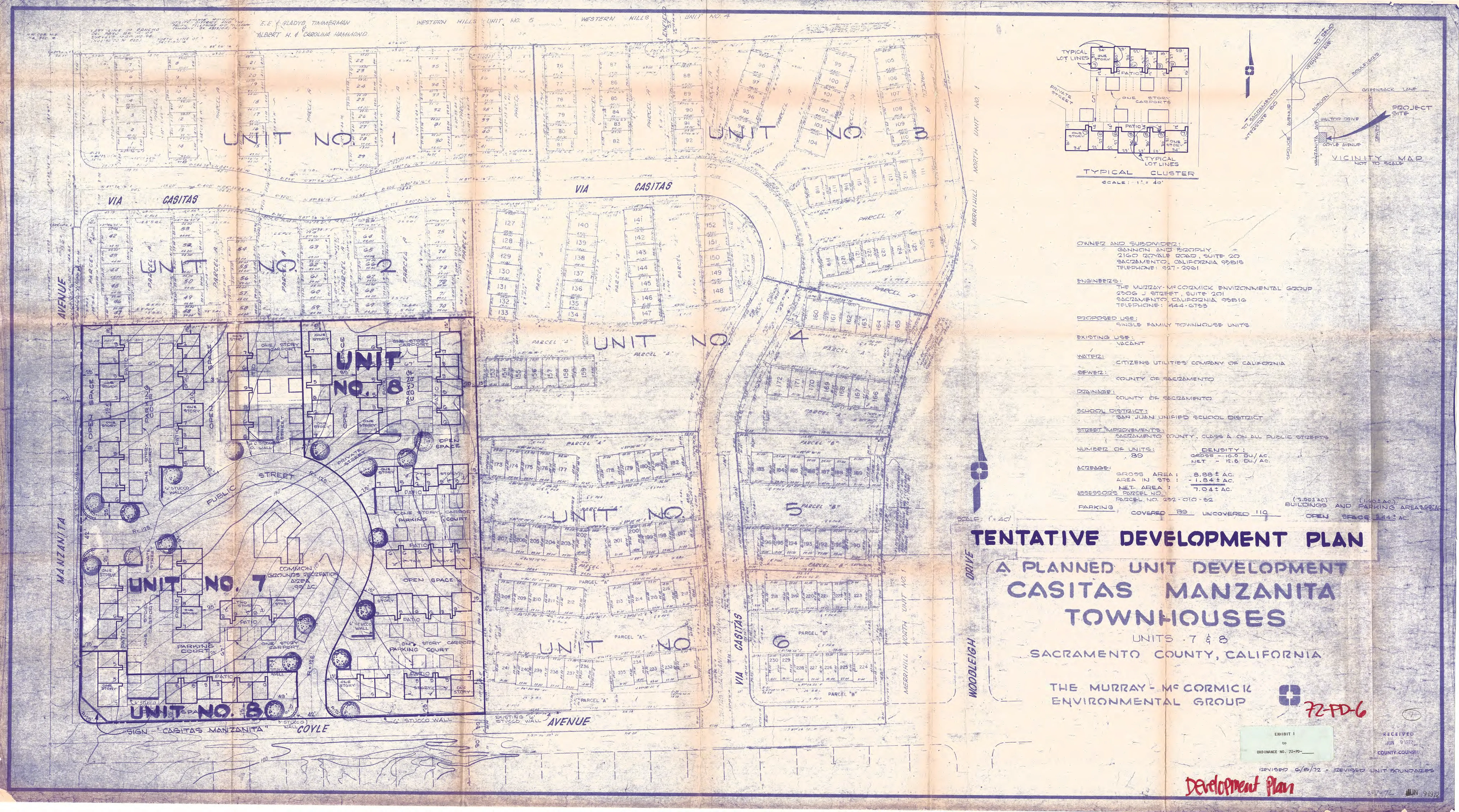 Tentative development plan for Casitas Manzanita Townhouses, Units 7 and 8, showing numbered townhouse lot clusters, private and public streets, parking courts, common open space, and a recreation area, with site-data tables and a vicinity map.