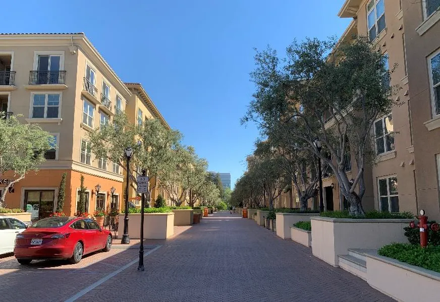 Paseo in between multifamily buildings