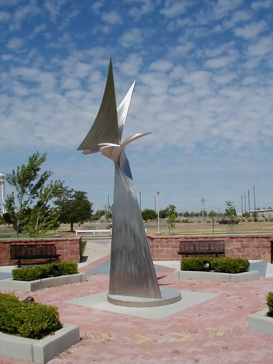 A statue in a courtyard with seating.