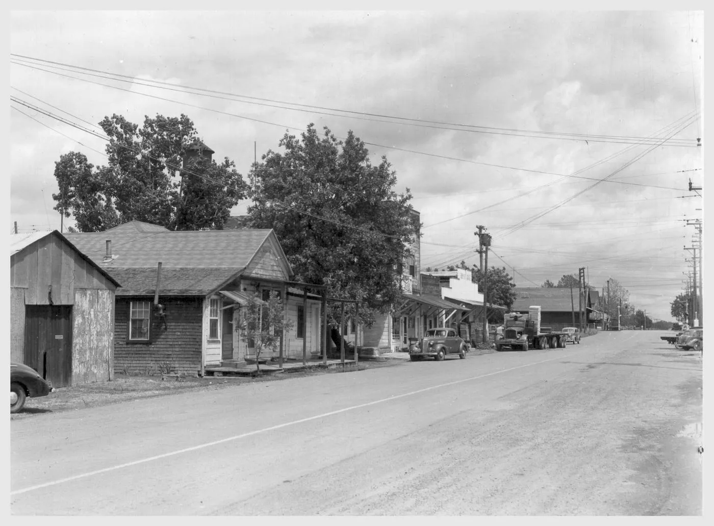 An old black and white photo of a two lane Florin Road.