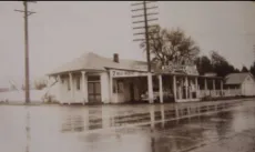 The frontage of the "7 Mile House".